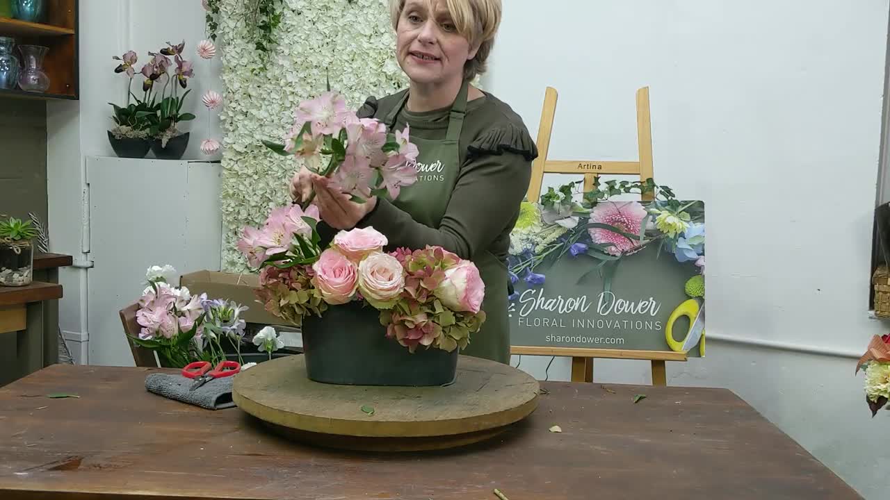 How to make a Massed Oval Flower Arrangement