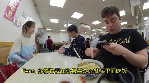 Clueless White Guy Orders in Perfect Chinese Shoc