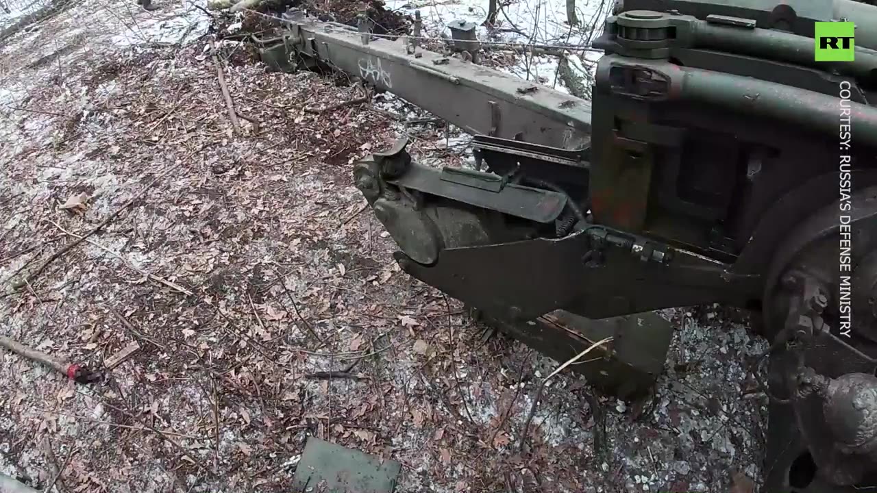 Russian field gun takes out Ukrainian military targets