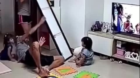 The father's quick response phase to save his daughter