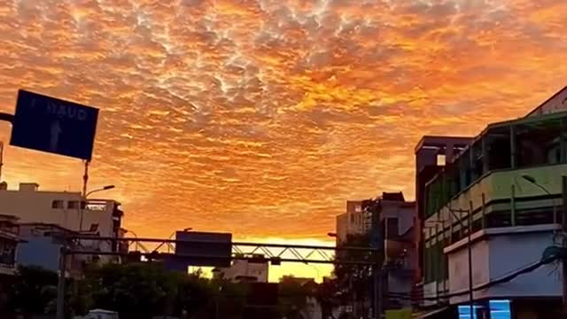 #sunsets #ontheroad #orangesky #clouds #relax #nice #beauty #foryou #tiktok #sceneryvideos #scenery