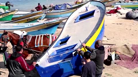 Gaza fisherman to sail again as Israel drops curbs