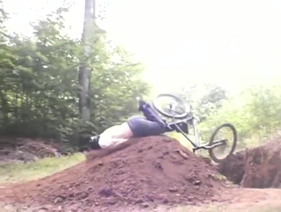 Guy Attempting A MT Dirt Jump Landed Terribly