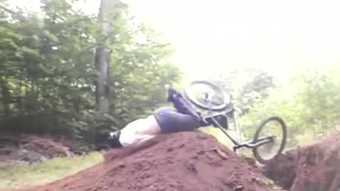 Guy Attempting A MT Dirt Jump Landed Terribly