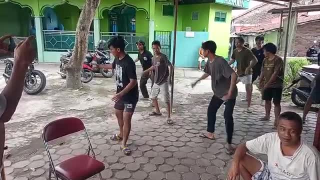 This is called the original "Topeng ireng" art exercise from Indonesia