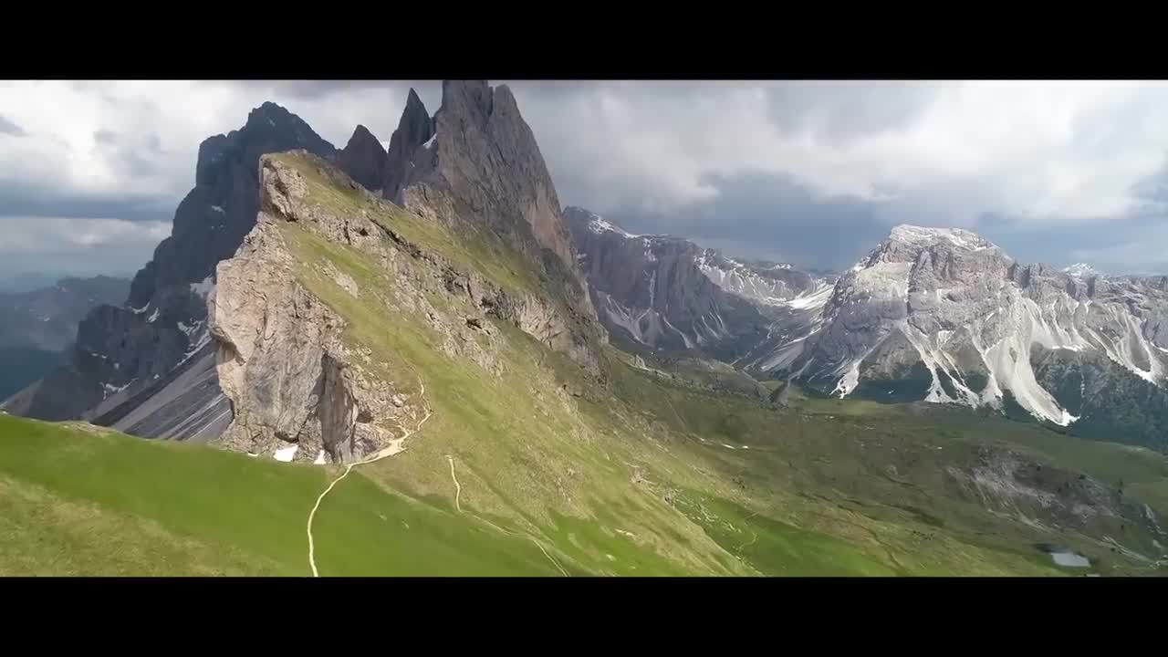 MOUNTAIN GOATS - These Creatures Don’t Care About The Laws Of Physics Despite Their Hooves5