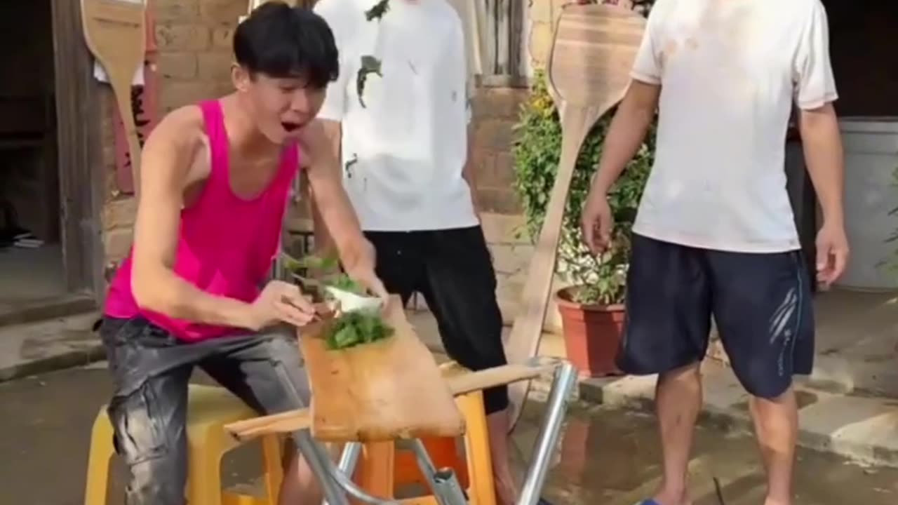 Funny video I try to not laugh