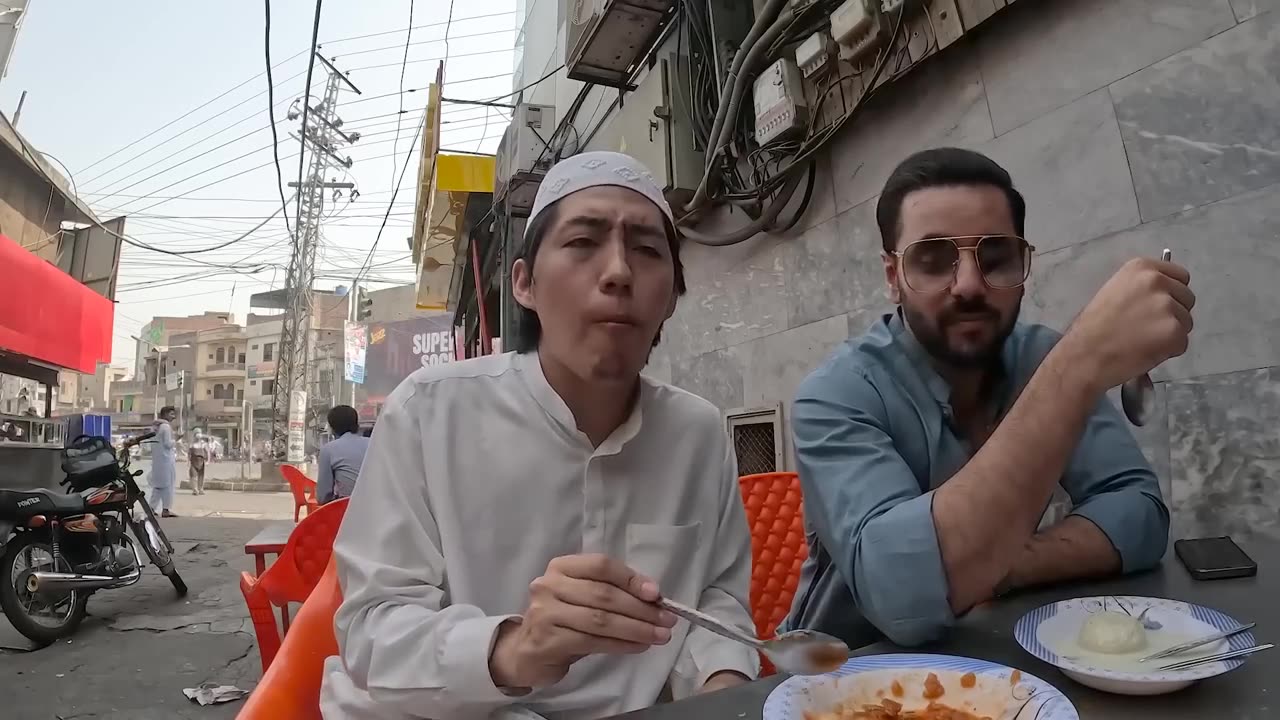 🇵🇰 $1 Street Food for a Day in Pakistan.mp4