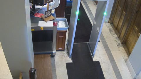 1017RSOB01DelAveADADoor_2021-01-06_22h01min57s377ms.mp4