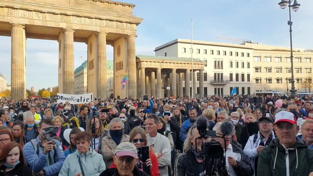 Rede Attila Hildmann, vor dem Brandenburger Tor