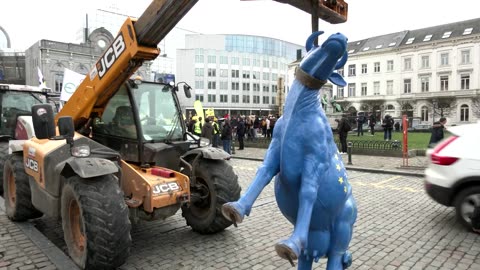 Protesting French farmer begs consumers to buy local