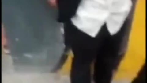 Exhiben mujer robando en tienda - MORENA #4T