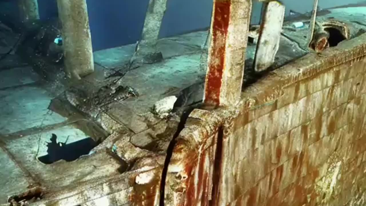 TITANTIC UNDERWATER GRAVE