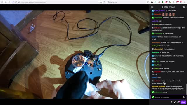 2022-12-13 (1bis.3+3bis+4bis) - Huilage du moteur du sapin de Noël (multicam) - (version avec chat)