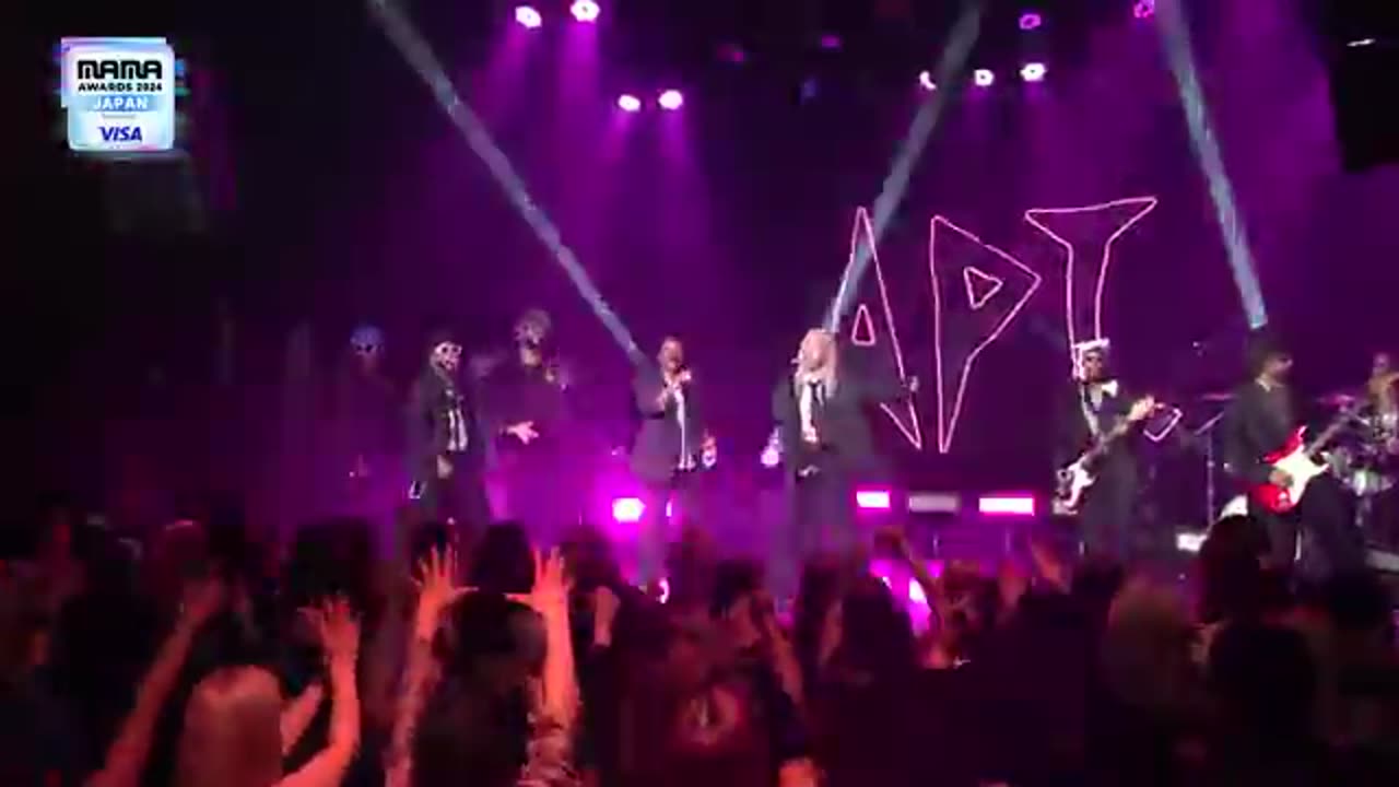 14. Bruno Mars & ROSÉ - APT. (live from 2024 MAMA AWARDS)
