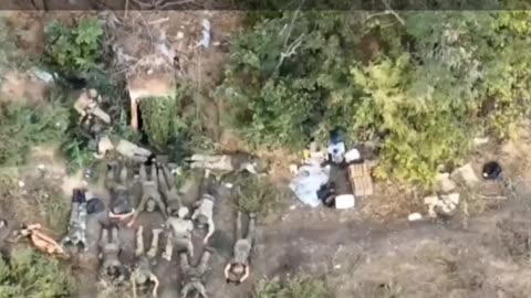 Russian soldiers capture Ukrainians.