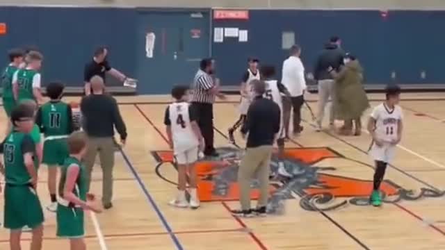This Washington dad is facing issues for shoving a middle school referee 😳