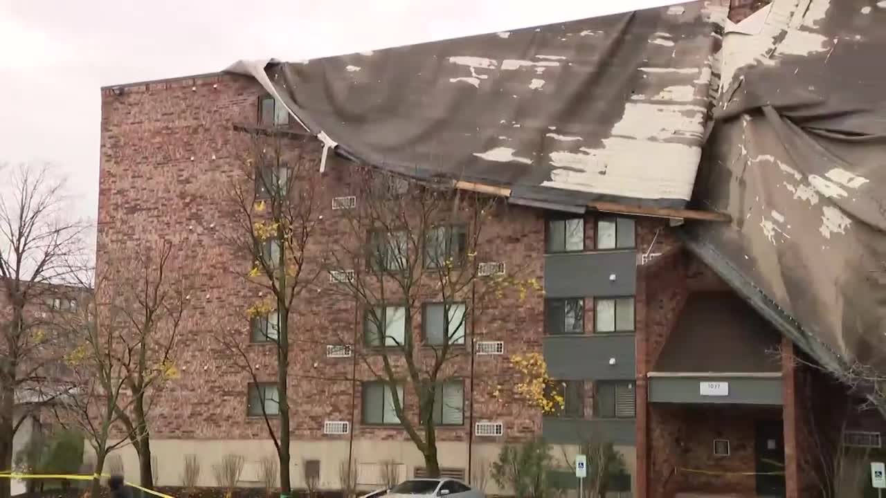 Strong winds cause havoc, damage across Chicagoland