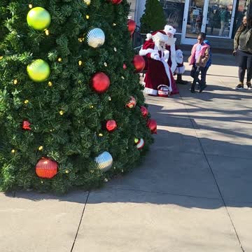 It's beginning to look a lil like xmas