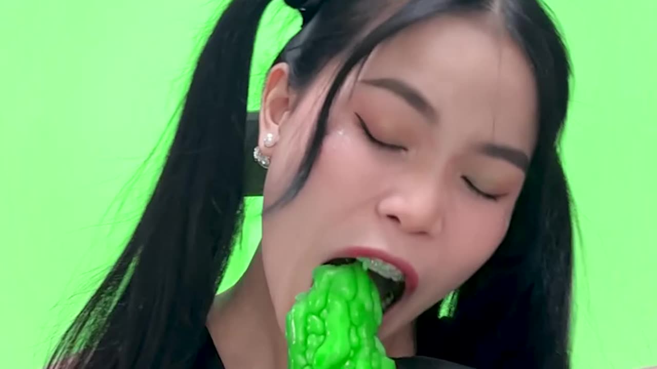 Random Green Food ASMR Mukbang #2🥝🥒🍏 #shorts #mukbang #asmr #viral