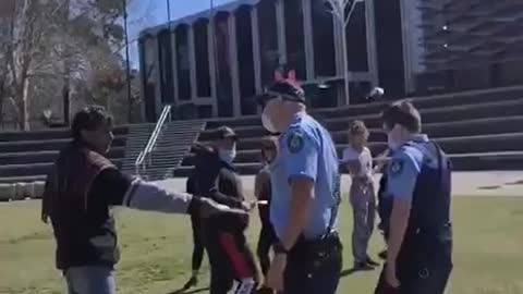 Australia: Police surround man who is mask exempt. Refuse to review mask exemption.