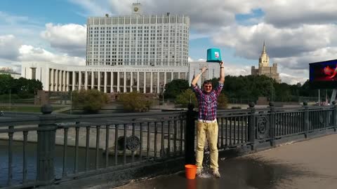 Ice Bucket Challenge at Russian White House