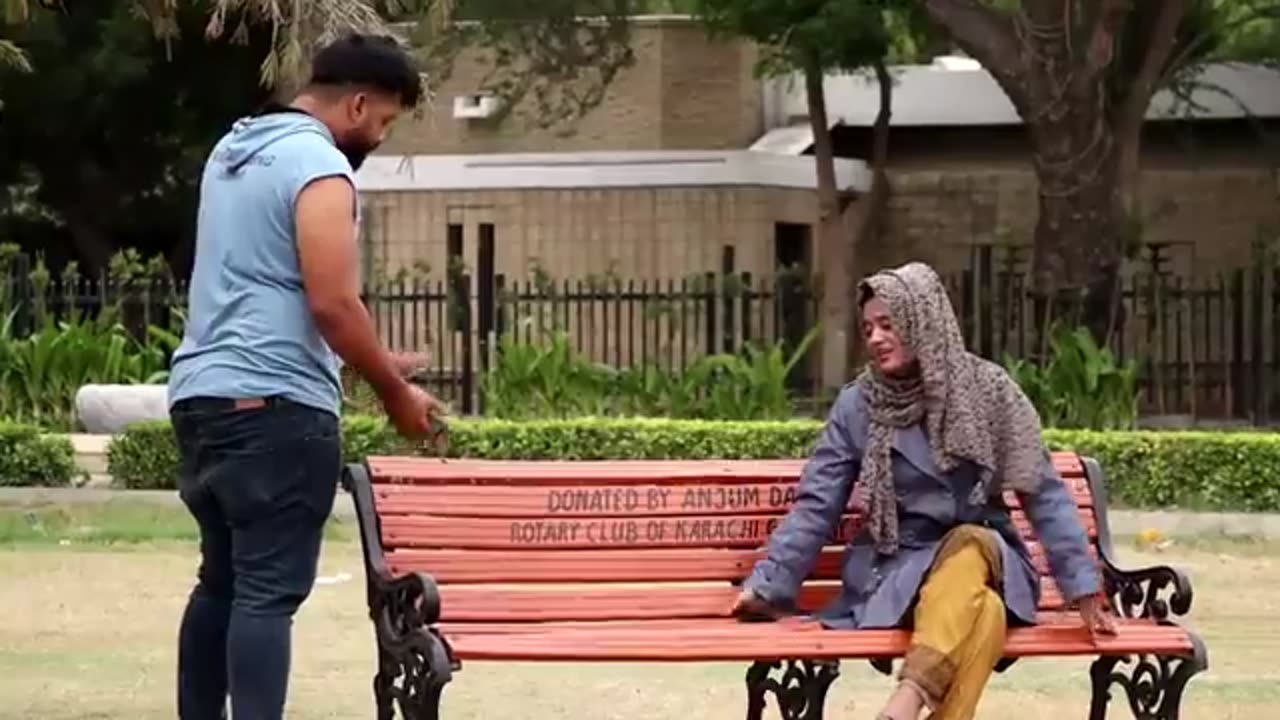 Lucky_Boy_prank_with_Twist___part_2_____prank_in_Pakistan___Humanitarians_Mini(360p)
