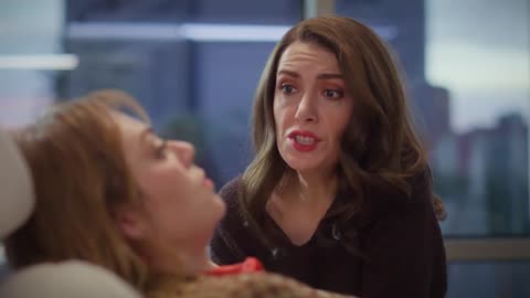 Bahar contiene las lágrimas y responde a la crítica de su amiga por ser ama de casa
