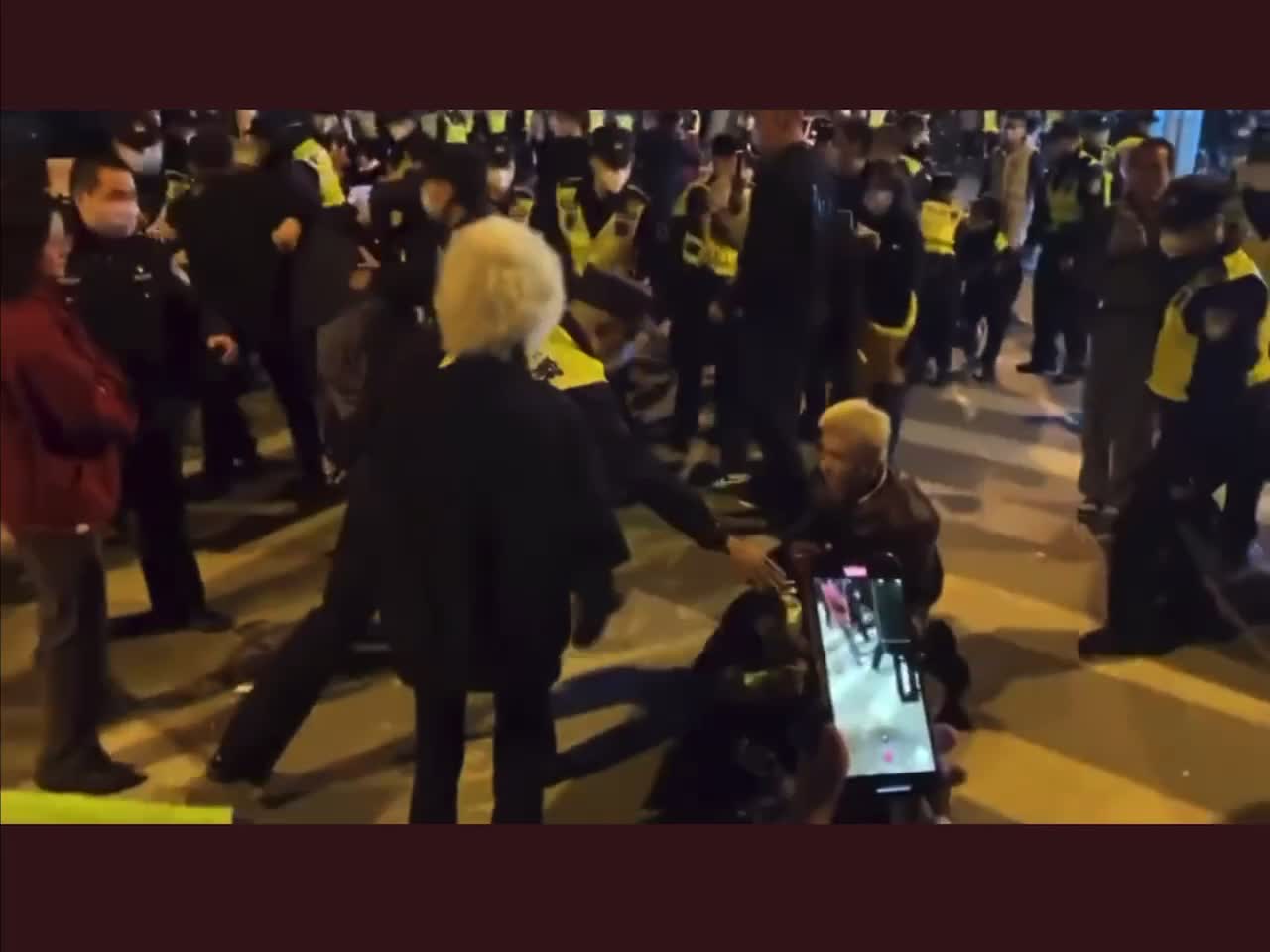 China in revolt 🇨🇳 People demand dictator Xi resign immediately #DownWithXi