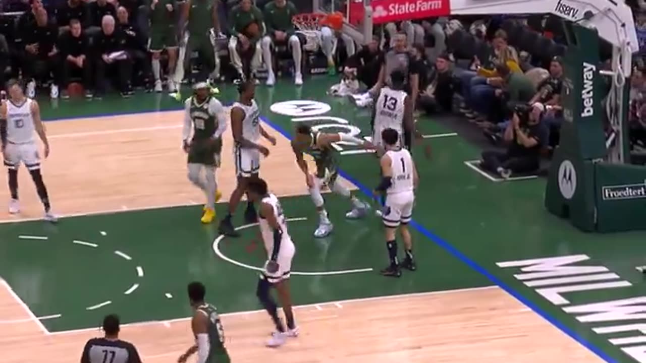 NBA: Giannis Antetokounmpo Throws Down Monstrous Dunk! Bucks vs. Grizzlies