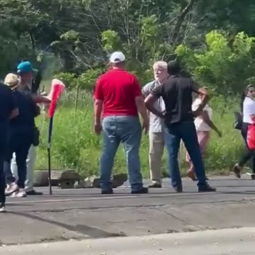 Man Shoots Protesters Blocking Traffic: Video 3