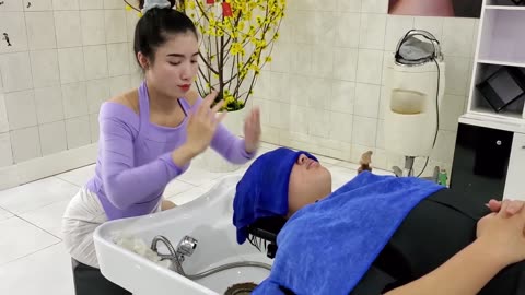 Vietnamese barbershop, the most popular relaxing shampoo and facial massage service in Vietnam