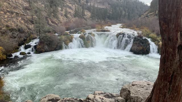 Central Oregon – Steelhead Falls – Majestic Waterfall Views – 4K