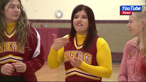 How this deaf cheerleading squad learns their competition-winning routines#news