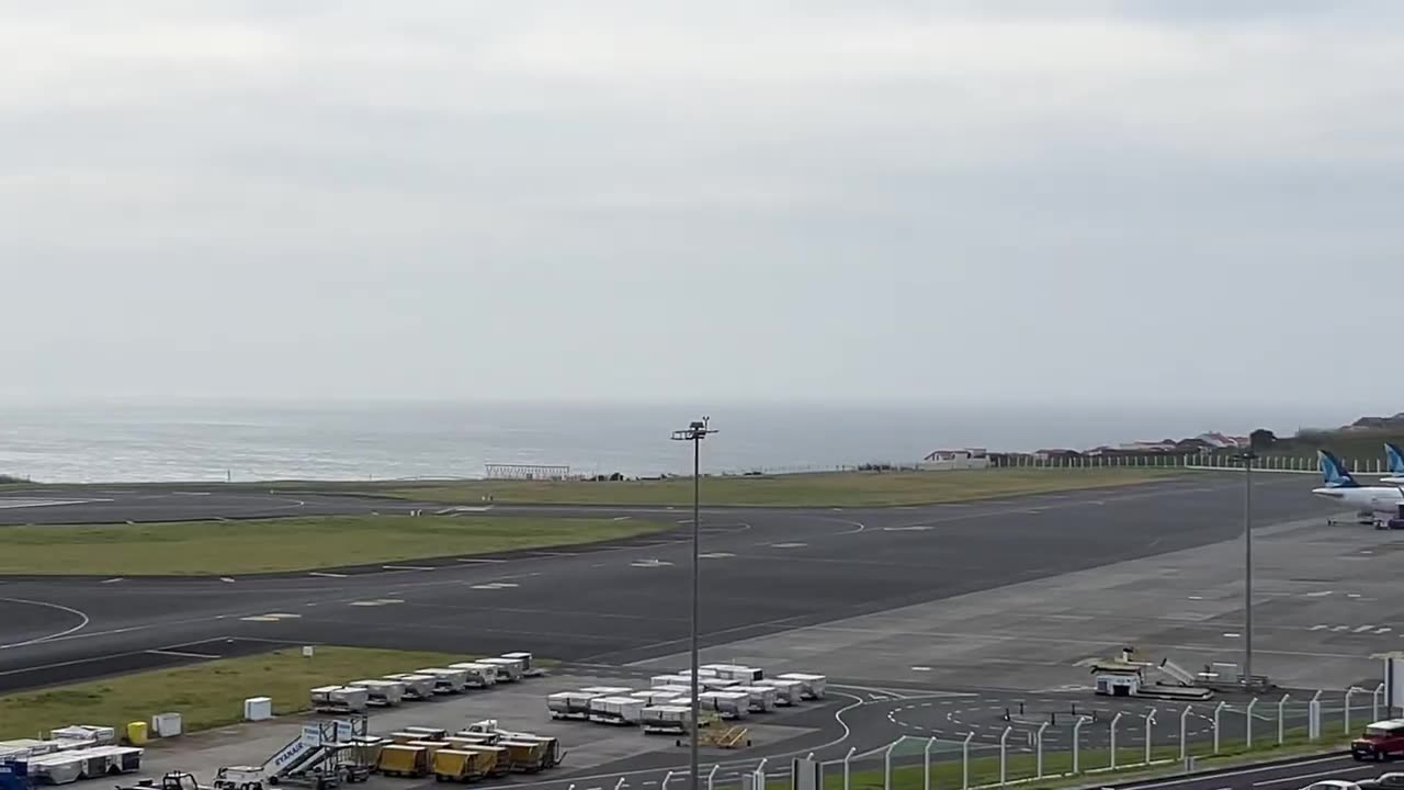 Landings at Ponta Delgada Airport PDL on a windy Sunday, Sao Miguel Azores Portugal 14.04.2024 #PDL