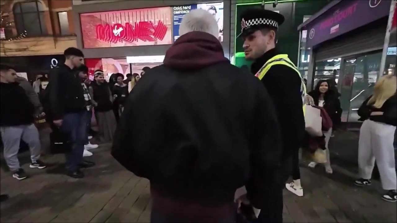 British Christian Praying in Manchester Forced to Leave While Muslims Laugh & Curse Him