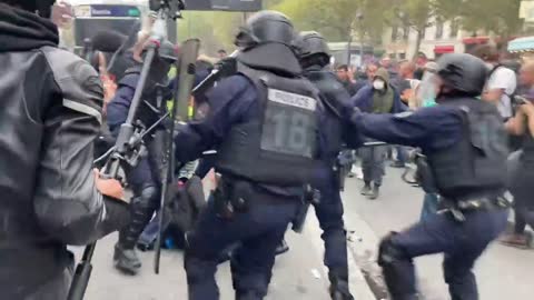 Oct. 2022: Macrons army against the people 3/3