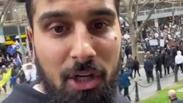 BREAKING 🚨 THOUSANDS of lockdown protesters break police line in Melbourne, Australia 🇦🇺