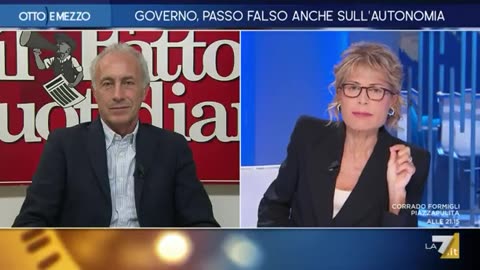 Travaglio in tv sulla autonomia bocciata.Questo è un governo di somari,scrivono le leggi coi piedi.Così il direttore del Fatto Quotidiano dopo che la Corte Costituzionale ha parzialmente bocciato l'autonomia differenziata