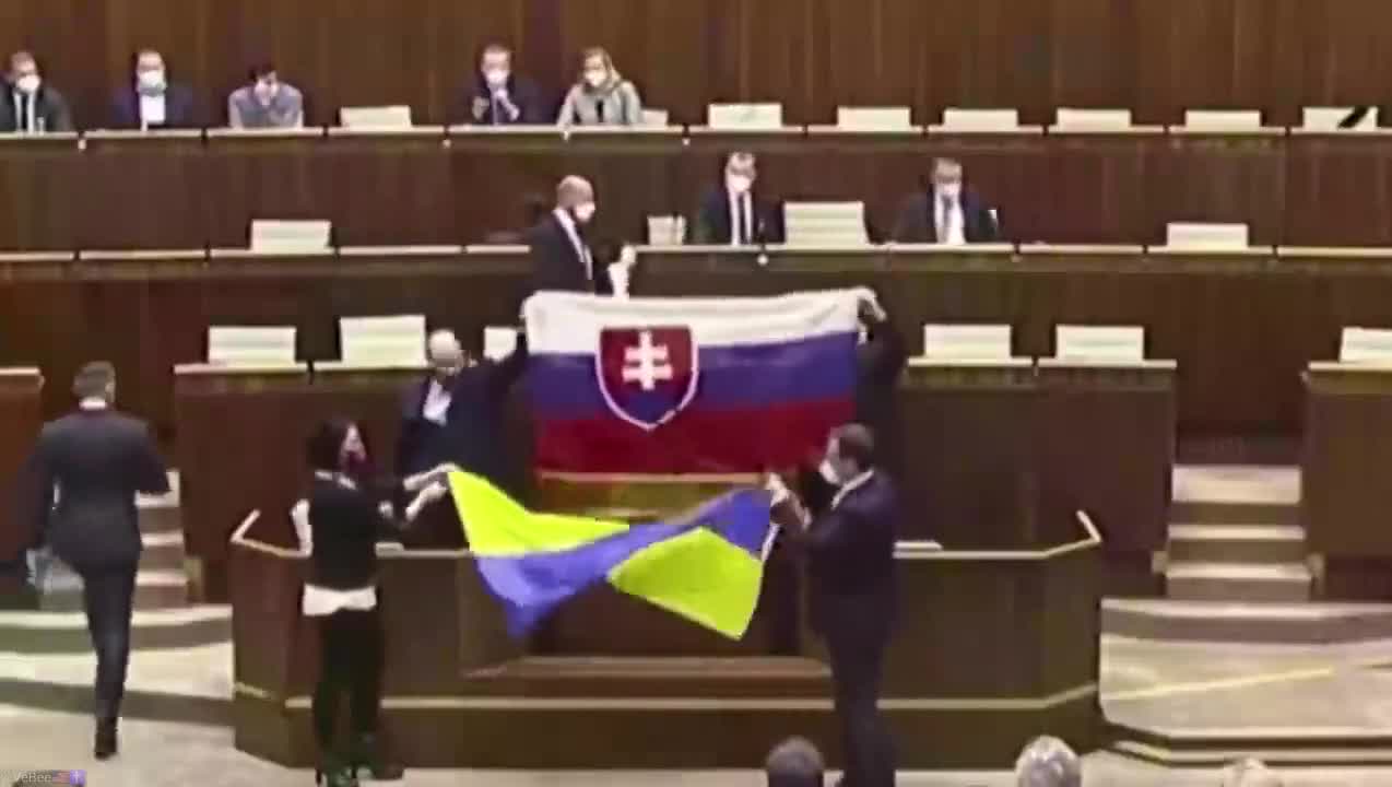 Ukrainian Flagdrop Fail in Slovakian Parliament