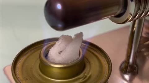 THIS FAN IS POWERED BY A STIRLING ENGINE