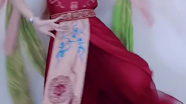 Nửa năm trước múa bài này suýt ngã ))) (2)