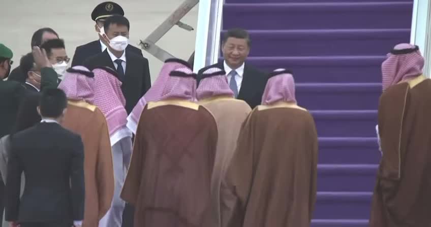 Xi lands in Saudi Arabian Capital