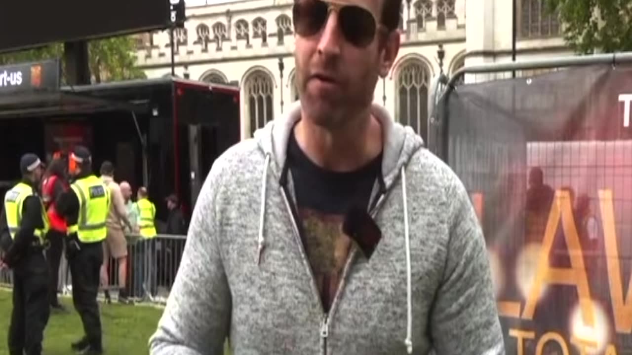 London Reporter Asks Random Guy About Donald Trump And Tommy Robinson And Gets Schooled.