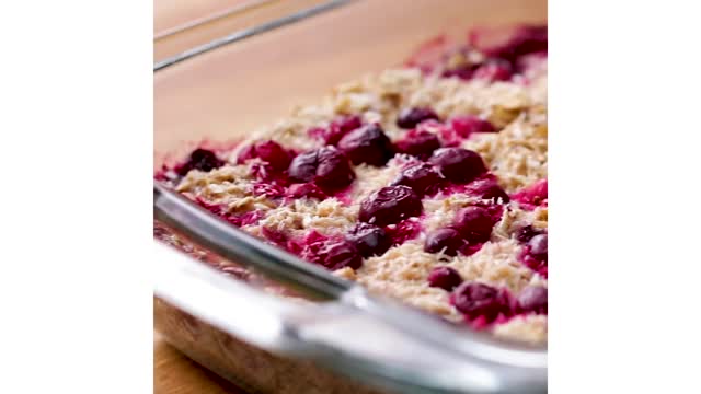 EASY BAKED OATMEAL