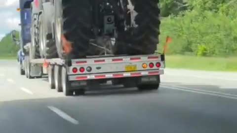 225_A tractor miraculously passes through the tunnel 😱😱