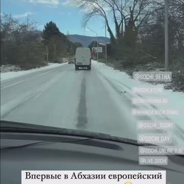 В Абхазии водители вынуждены передвигаться медленно и культурно