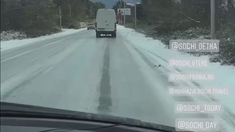 В Абхазии водители вынуждены передвигаться медленно и культурно