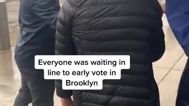 Paul Rudd surprised people on the street by handing out cookies in the rain