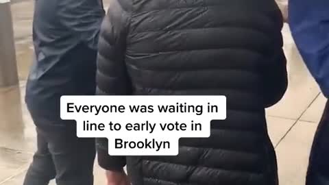 Paul Rudd surprised people on the street by handing out cookies in the rain